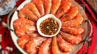 Luộc tôm nên dùng nước nóng hay nước lạnh? Đây mới là thứ nước giúp tôm đỏ au, ngọt thịt, không tanh chút nào