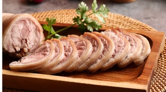Luộc thịt đừng chỉ cho muối và nước lã: Đây mới là cách luộc thịt ngọt mềm, không khô