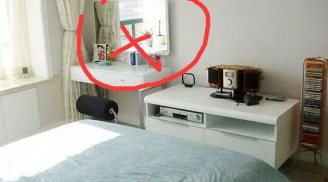 Tổ Tiên nhắc nhở: 'Đầu giường để 3 thứ, tài lộc trôi đi, nợ nần chồng chất'