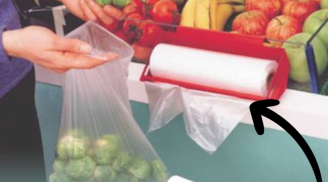 Vì sao nhân viên siêu thị luôn để cuộn túi bóng trắng miễn phí ở đầu sạp hàng?