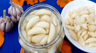 Ngâm tỏi trắng giòn, để lâu trong xanh không nát chỉ cần đúng 1 bước này