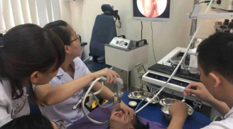 Cảnh báo cha mẹ: Bé gái 3 tuổi nhập viện vì nhét pin đồ chơi vào mũi