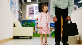 Nếu con bạn luôn khóc mỗi khi đi mẫu giáo mẹ hãy làm ngay điều này