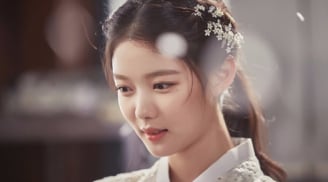 Bất ngờ với nhan sắc thật ở tuổi 17 của nữ chính 'Mây họa ánh trăng'