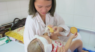 Thương tâm: Bị cuốn vào gầm xe tải, bé 2 tuổi bị lột toàn bộ da đầu