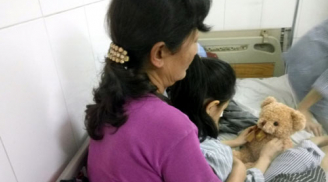 SỐC: Cô giáo 'làm ngơ' khi học sinh lớp 4 bị bạn cầm bút chọc thủng mắt?