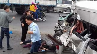 Tai nạn nghiêm trọng ở Nam Định: Tàu hỏa đâm xe khách, tài xế tử vong tại chỗ