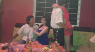 Anh chồng đi hát karaoke “tay vịn” bị vợ phát hiện cầu cứu cộng đồng mạng