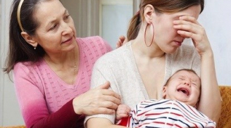 Vừa dứt lời đuổi 'Mẹ về đi, đừng đến đây nữa', bà mẹ trẻ òa khóc bởi stress sau sinh quá nặng nề