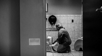 Bức ảnh nữ y tá chăm sóc tận tình thai phụ mới sinh trong toilet gây xúc động