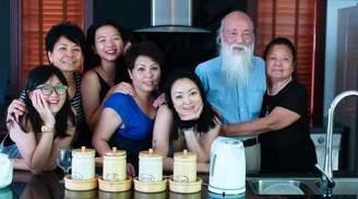 Minh mẫn tới giây phút cuối, thầy Văn Như Cương chờ cả cháu gái từ Úc về rồi mới thanh thản ra đi