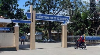 Học sinh lớp 8 bóp cổ cô giáo ngay tại lớp bị đình chỉ 1 năm học