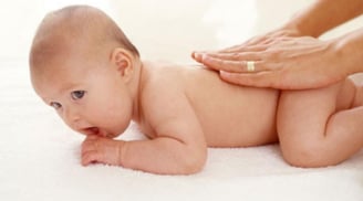 Cách điều trị rôm sảy ở trẻ em hiệu quả trong ngày nắng nóng mẹ nhất định phải biết