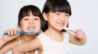 5 quan niệm sai lầm của cha mẹ trong chăm sóc răng sữa của trẻ khiến con bị HÔ, viêm tủy cả đời