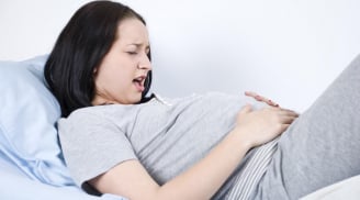 Bụng đau dữ dội, cô gái trẻ hốt hoảng khi thấy 'em bé' chui ra từ 'vùng kín'