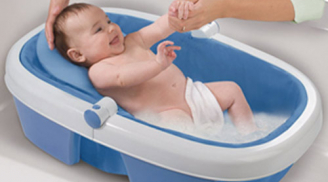 4 lỗi mẹ nào cũng mắc phải khi tắm cho trẻ sơ sinh khiến bé cảm lạnh, nôn trớ, số 4 hại nhất
