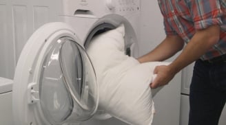 Bỏ thứ này vào máy giặt, ruột gối ố vàng đến mấy cũng trắng phau- thơm phức, ai cũng bất ngờ