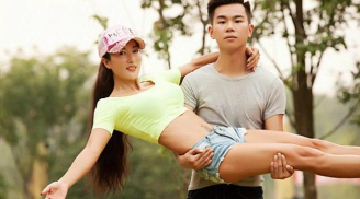Mẹ 52 tuổi bị nhầm là 'máy bay' của con trai bởi vóc dáng nóng bỏng như gái 20 tuổi