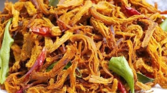 Cuối tuần, mẹ trổ tài làm món gà xé cay theo cách này cả nhà thích mê