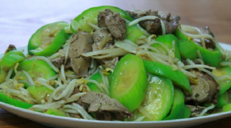 Muốn xào mướp không thâm đen, thơm ngon gấp 3 lần chỉ cần cho thêm 1 thứ này