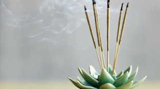 Ngày rằm, nên thắp trên bàn thờ bao nhiêu nén hương là tốt nhất, giúp thu hút tài lộc, gia đạo bình an?