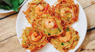 Tiết lộ công thức làm bánh tôm ngon nóng hổi xua tan gió lạnh, chẳng kém cạnh đầu bếp Tây Hồ