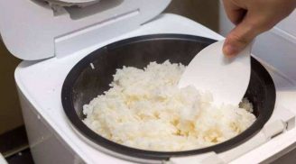 Nấu cơm bằng nước nóng hay nước lạnh? Tưởng đơn giản mà 90% bà nội trợ Việt không biết câu trả lời đúng