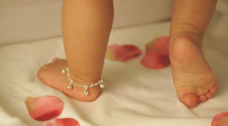 Tặng quà sinh nhật cho cháu trai 1 tuổi, bà ngoại không ngờ vật nhỏ xíu này lại lấy mạng của đứa trẻ