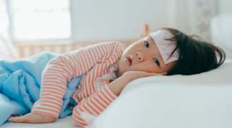 3 sai lầm hạ sốt cho trẻ tại nhà khiến bác sĩ lắc đầu ngao ngán, việc đầu tiên nhiều cha mẹ phạm phải