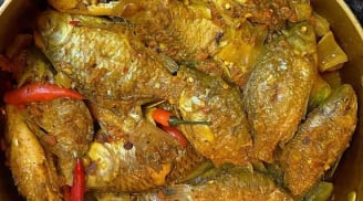 Kho cá diếc nhừ xương chỉ trong tích tắc cứ làm theo cách này là có món ngon lạ miệng