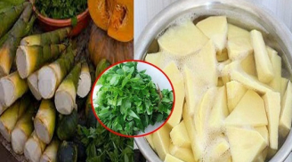 Luộc măng tươi cứ cho loại lá này vào: Măng hết đắng, khử sạch chất độc, ngon vô cùng