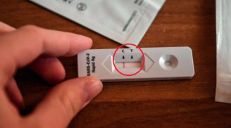 Bác sĩ nhắc nhở: Test nhanh Covid-19 âm tính nhưng có dấu hiệu này vẫn cần cách ly, đừng ai chủ quan