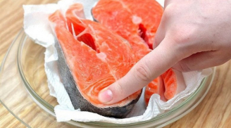 Ngâm cá vào nước rã đông sai rồi, thử ngay 3 mẹo rã đông cực nhanh, cá tươi như còn sống