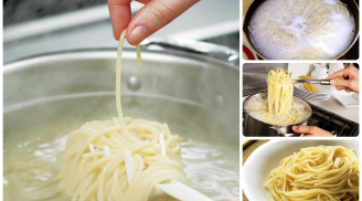 Luộc mỳ bằng nước sôi hay lạnh đều sai bét, làm theo cách này sợi nào cũng dai ngon, không nát