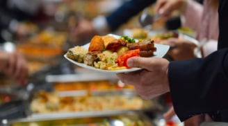 7 mẹo giúp bạn ăn buffet không bao giờ bị lỗ: Điều số 3 nhiều người không biết