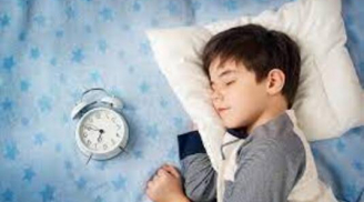 Trẻ tự ngủ và trẻ phải ru mới ngủ có sự khác biệt khi lớn: Chênh lệch về chỉ số IQ và chiều cao