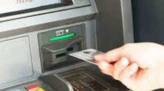 Rút tiền tại ATM bị nuốt thẻ: 3 bước cần làm ngay để lấy lại thẻ nhanh chóng, không lo mất tiền oan