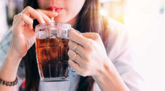4 loại nước khiến phụ nữ già nhanh, da nhăn nheo, hại xương khớp