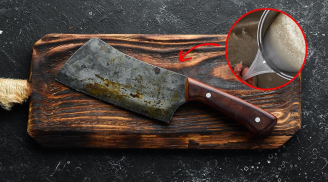 Dao dùng lâu bị gỉ sét rửa bằng xà phòng chỉ nhanh hỏng: Dùng thứ này dao sạch sắc như mới mua