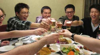 Người thường xuyên để người khác mời ăn uống sẽ mất 2 điều này, chớ lơ là