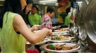 Tại sao buffet làm bạn cảm thấy no khi mới bắt đầu ăn được một chút? Hóa ra bạn đang bị 'bẫy'