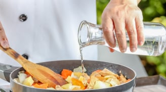 Nấu ăn bị mặn đừng vội thêm nước: Dùng mẹo đơn giản này Shbet0099 cá cược trực tuyến vừa ngon, vừa tròn vị