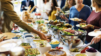 Giật mình nhân viên lâu năm tiết lộ 4 món sang chảnh trong tiệc buffet đừng nên ăn, tưởng lợi mà là hại đấy