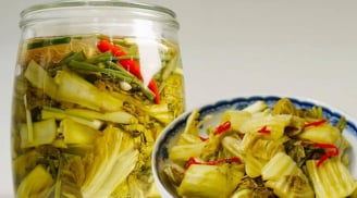 Muối dưa đừng cho nước đun sôi để nguội: Chỉ cần thêm thứ này vào, dưa giòn ngon, vàng đẹp chỉ sau 1 đêm