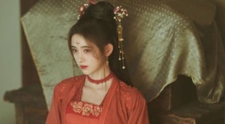 Tại sao phụ nữ thời xưa không mặc đồ lót mà khoác áo choàng? Lý do khó tin nhưng có thật