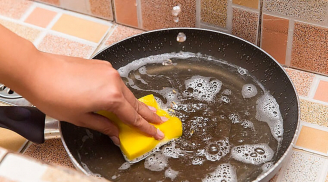 Với các mẹo này, dù đáy chảo bẩn thế nào cũng sạch y như mới