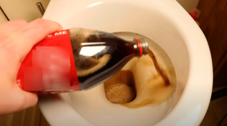 Đổ coca uống thừa vào bồn cầu, tác dụng sẽ khiến bạn bất ngờ