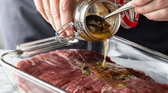 Đầu bếp nhà hàng bật mí: Ướp thịt bò với muối là sai hoàn toàn, thêm thứ gia vị này để thịt mềm ngọt