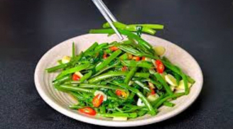 Xào rau muống xanh mướt giòn ngon đừng bỏ qua bước này, rất đơn giản