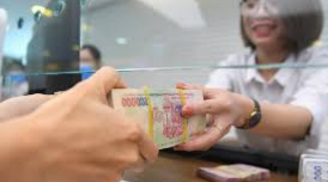 Nhân viên ngân hàng tiết lộ lí do tại sao không gửi tiền tiết kiệm vào chính nơi họ làm việc